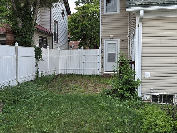 5th image of 321 Pine St