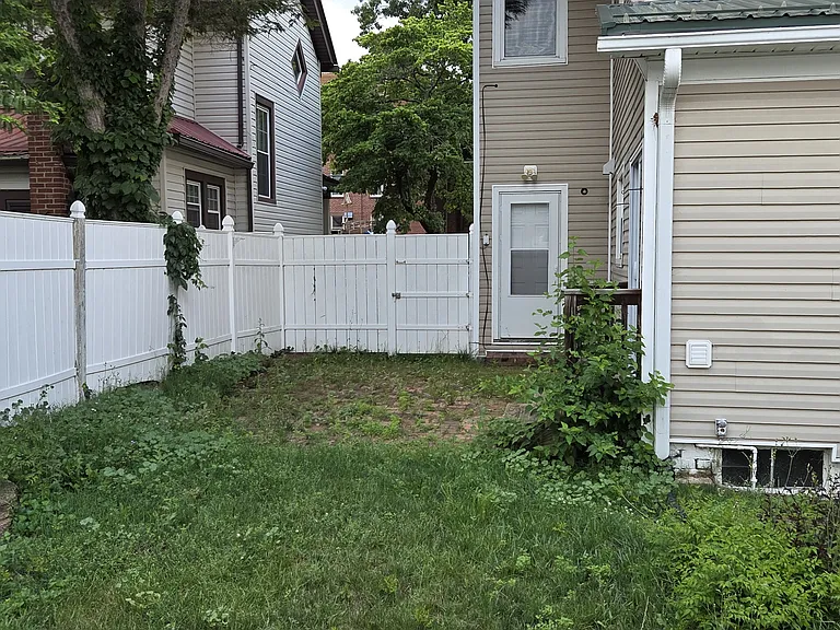 321 Pine St — Photo 5