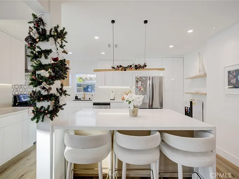 8161 Encino Ave — Photo 34