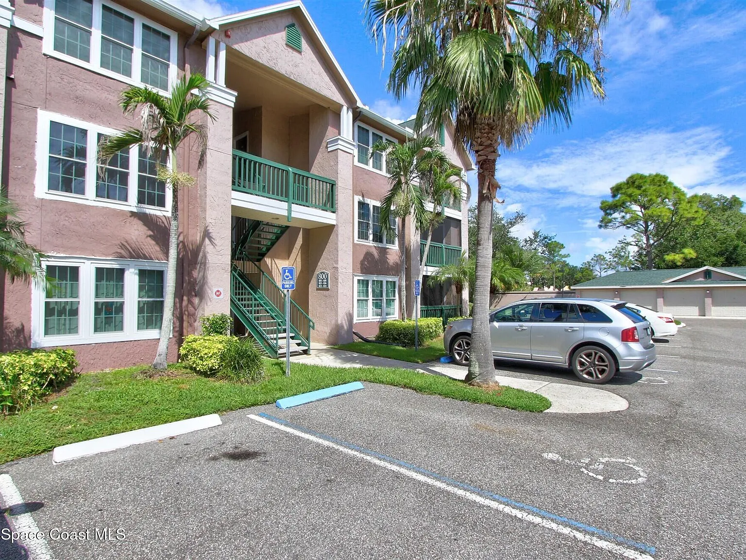 1 bed, 1.0 bath, 752 sqft, $1,350 — Photo 2