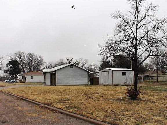 3rd image of 1206 Park Dr