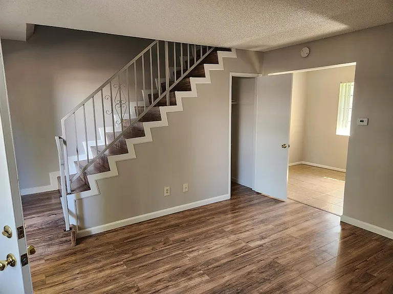 124 W Truslow Ave #4 — Photo 17