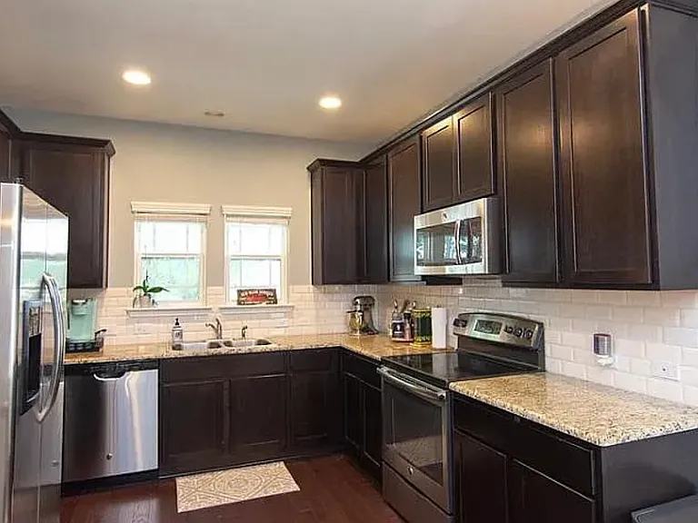 1020 Horne Dr — Photo 4