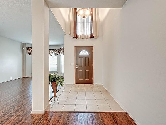 3rd image of 2514 Sunfire Ln