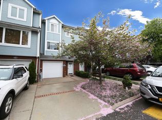 85 Pembrook Loop, Staten Island, NY 10309