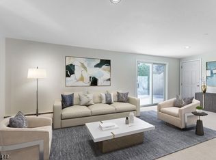 9 Hemlock Ter, Springfield, NJ 07081