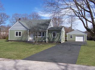 33 Mayfield Dr, Mastic Beach, NY 11951
