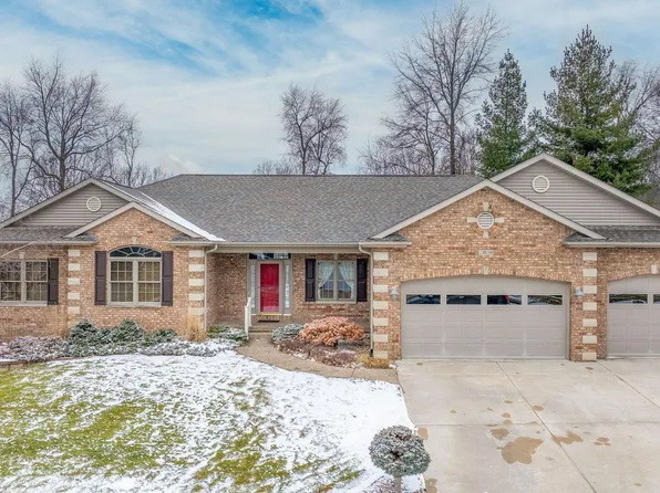 2808 Pioneer Ct, Davenport, IA 52804