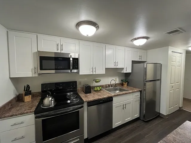 North Pointe Commons — Photo 2
