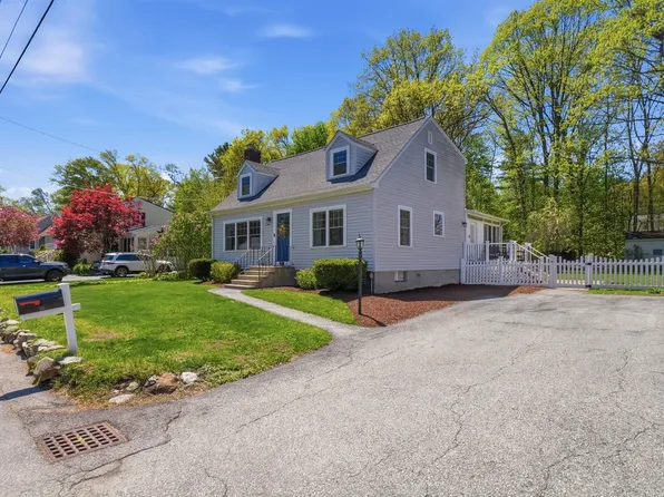 14 Walnut Rd, Chelmsford, MA 01824