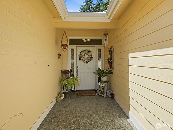 4th image of 8424 Cirque Drive W