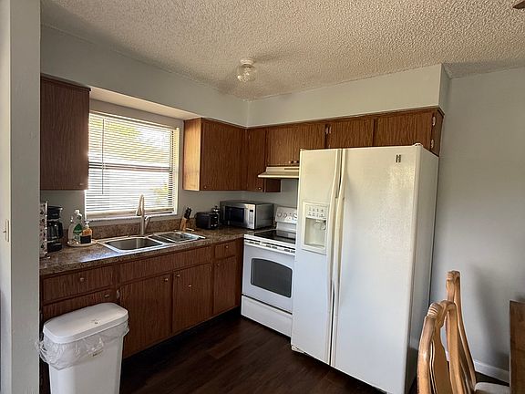 3rd image of 300 Hubbard Ave