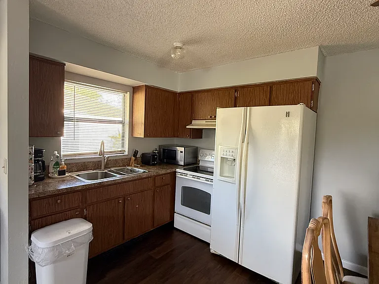 300 Hubbard Ave — Photo 3