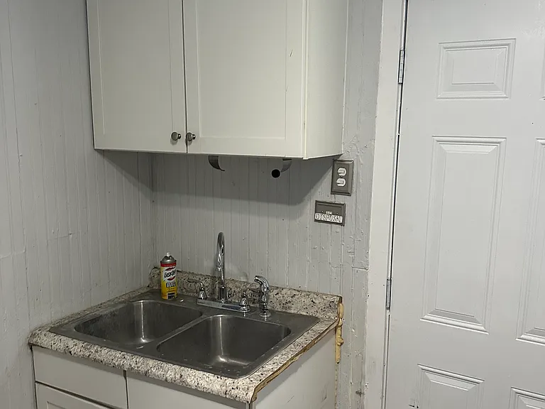 79 Nassau St #A — Photo 3
