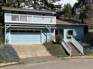 1386 Glenwood Dr, Brookings, OR