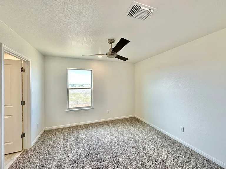 5913 Betty Lou Dr — Photo 22