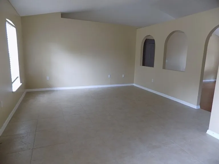 1411 S Mary St — Photo 3
