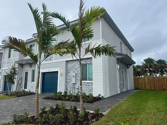 5th image of 705 SE 13th Street Cir #705