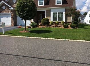 18 Gryphon Dr, Monroe Township, NJ 08831