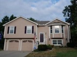1102 S 14th St, Leavenworth, KS 66048