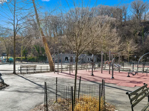 1825 Riverside Drive 1F image 17 of 18