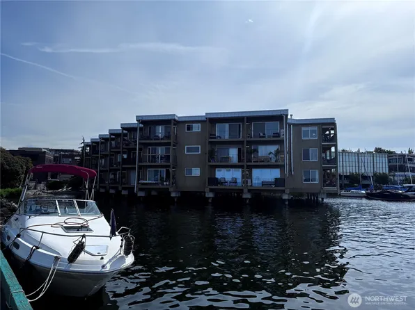 65 Kirkland Ave #209, Kirkland, WA 98033