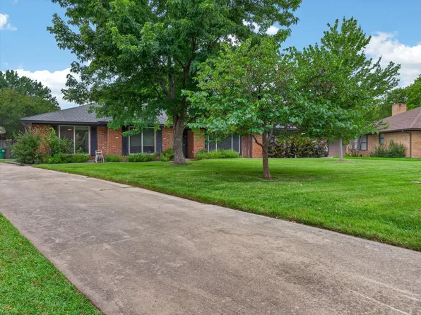 3209 Broken Arrow Rd, Denton, TX 76209