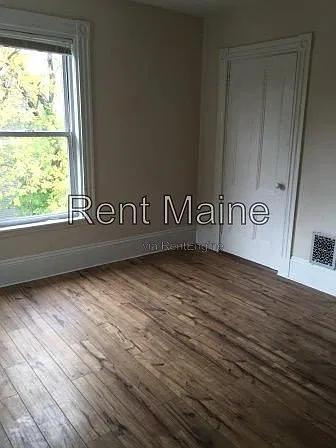 2 bed, 1.0 bath, $1,400 — Photo 2
