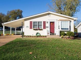 201 Lindy Blvd, Ballwin, MO 63021