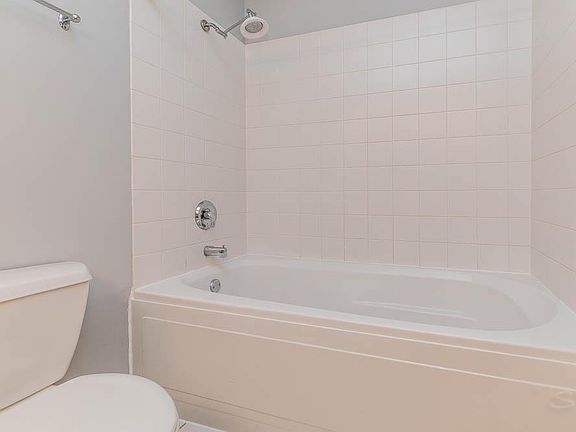 2nd image of 1934 N Washtenaw Ave APT 202