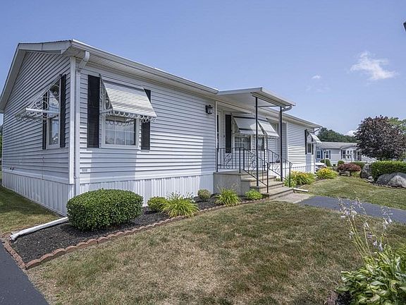3rd image of 84 Harwich Dr