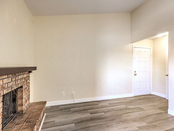 4th image of 2961 Country Manor Ln APT 131