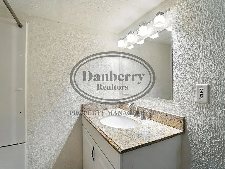 822 Searles Rd — Photo 44