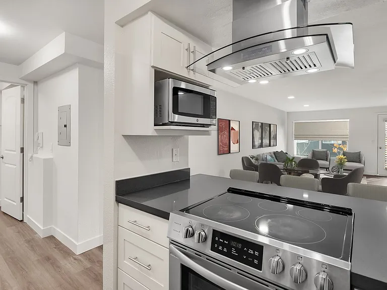 Maple Leaf Residences — Photo 28