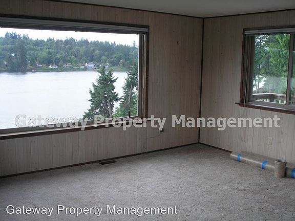 3rd image of 471 E Hillcrest Dr