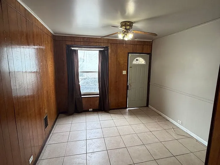 605 Eisenbrown St — Photo 4