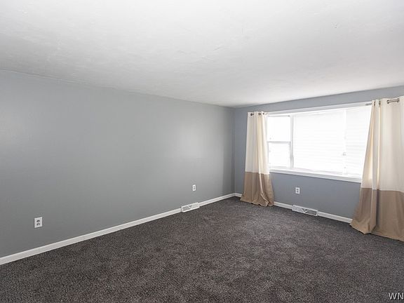 5th image of 63 Sprucewood Dr