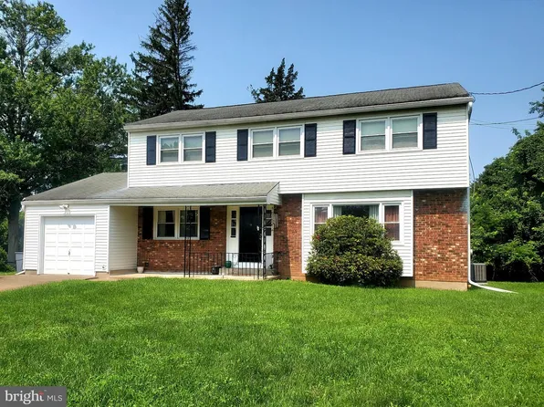 65 Nancy Ln, Ewing, NJ 08638