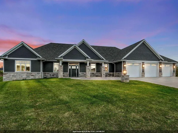 2685 Creekwood Cir, Green Bay, WI 54311