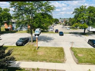 6184 Pinewood Ct APT 303, Willowbrook, IL 60527