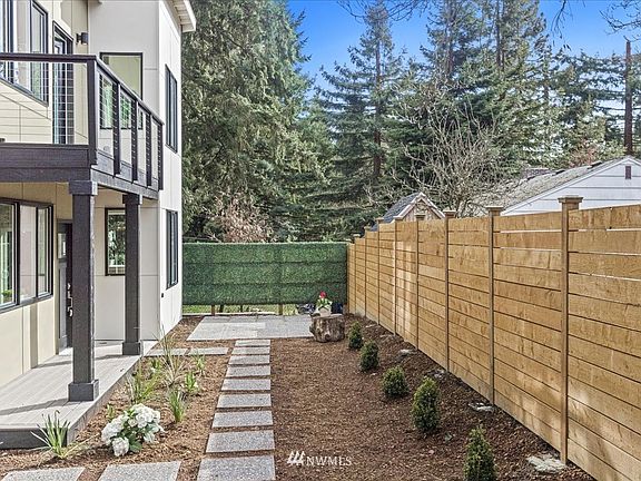 2nd image of 11812 B 32nd Avenue NE