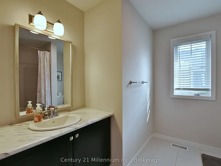 349 Yellow Birch Cres — Photo 37
