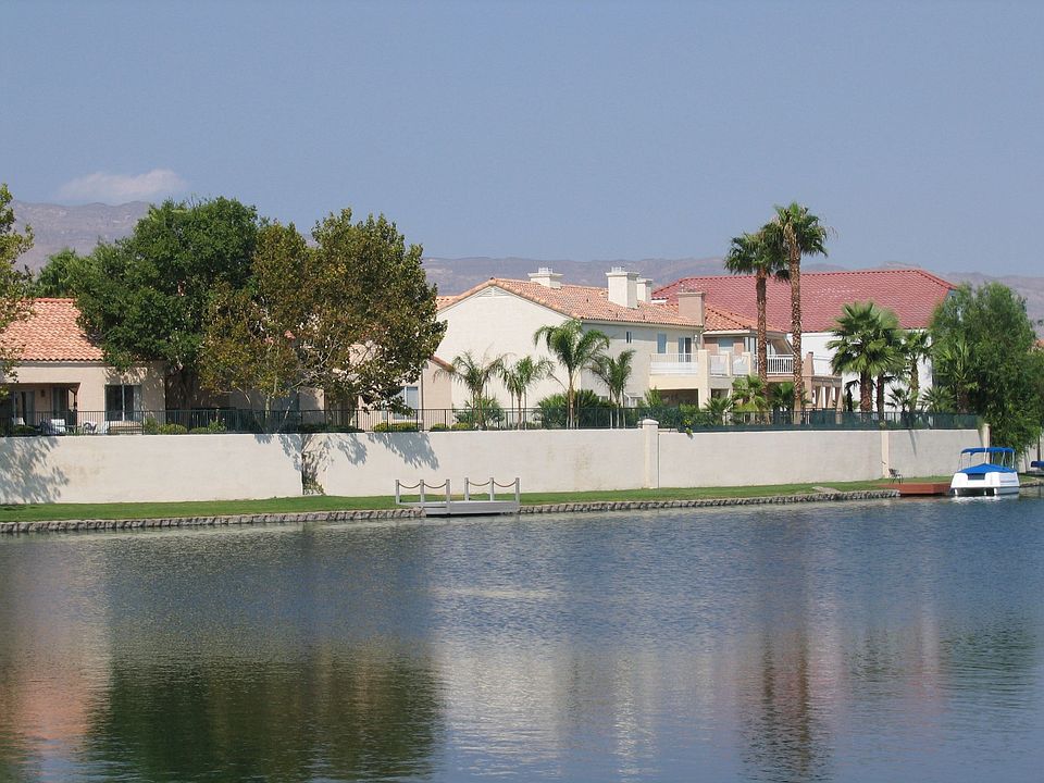 1st image of 2712 Lakecrest Dr