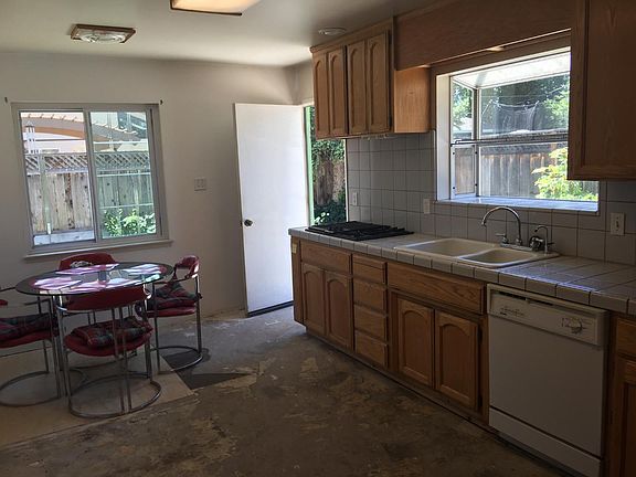 5th image of 1472 Jeffery Ave