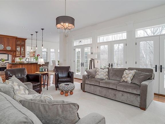 2nd image of 16 Rockdove Ln