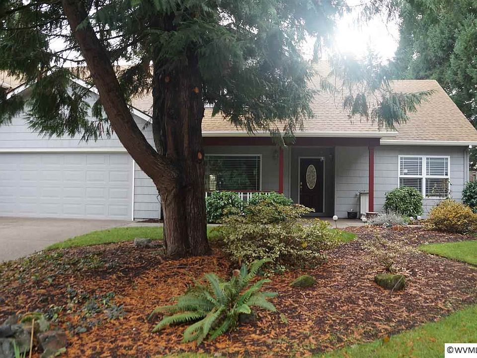 2nd image of 1074 Bluff Ct SE