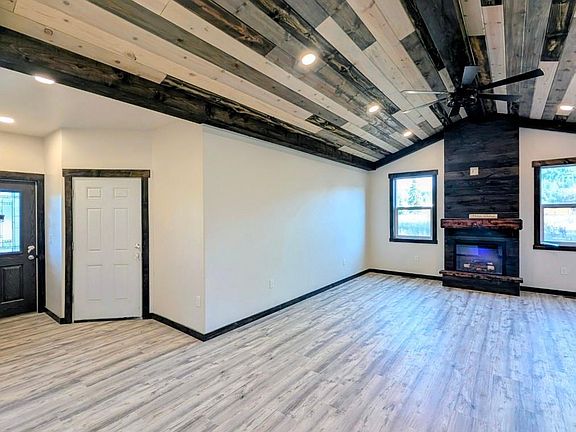 2nd image of 6856 Selkirk St
