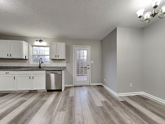 5th image of 998 Bobcat Dr