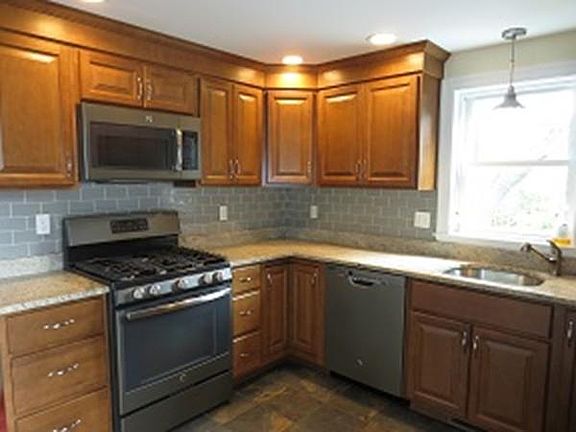3rd image of 956 Liberty St