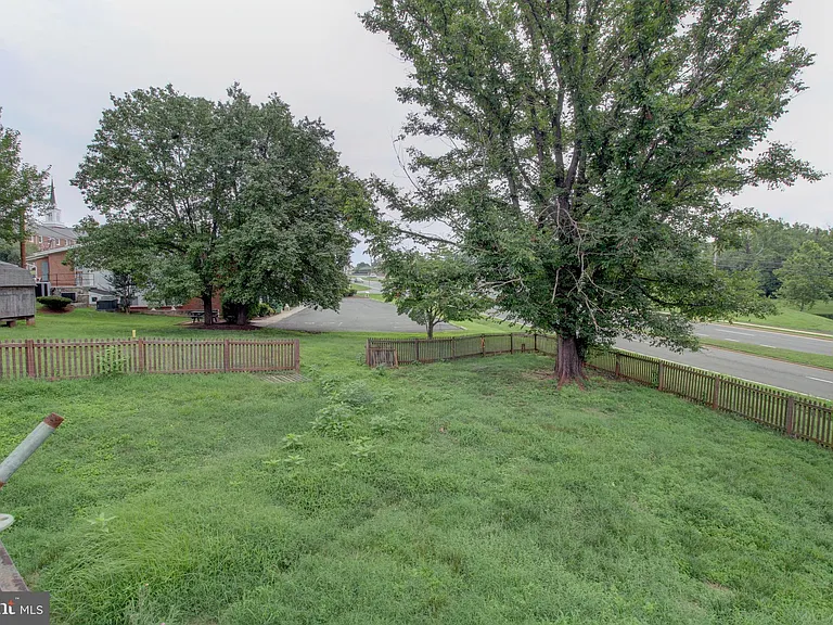 113 Thornton Ct — Photo 30